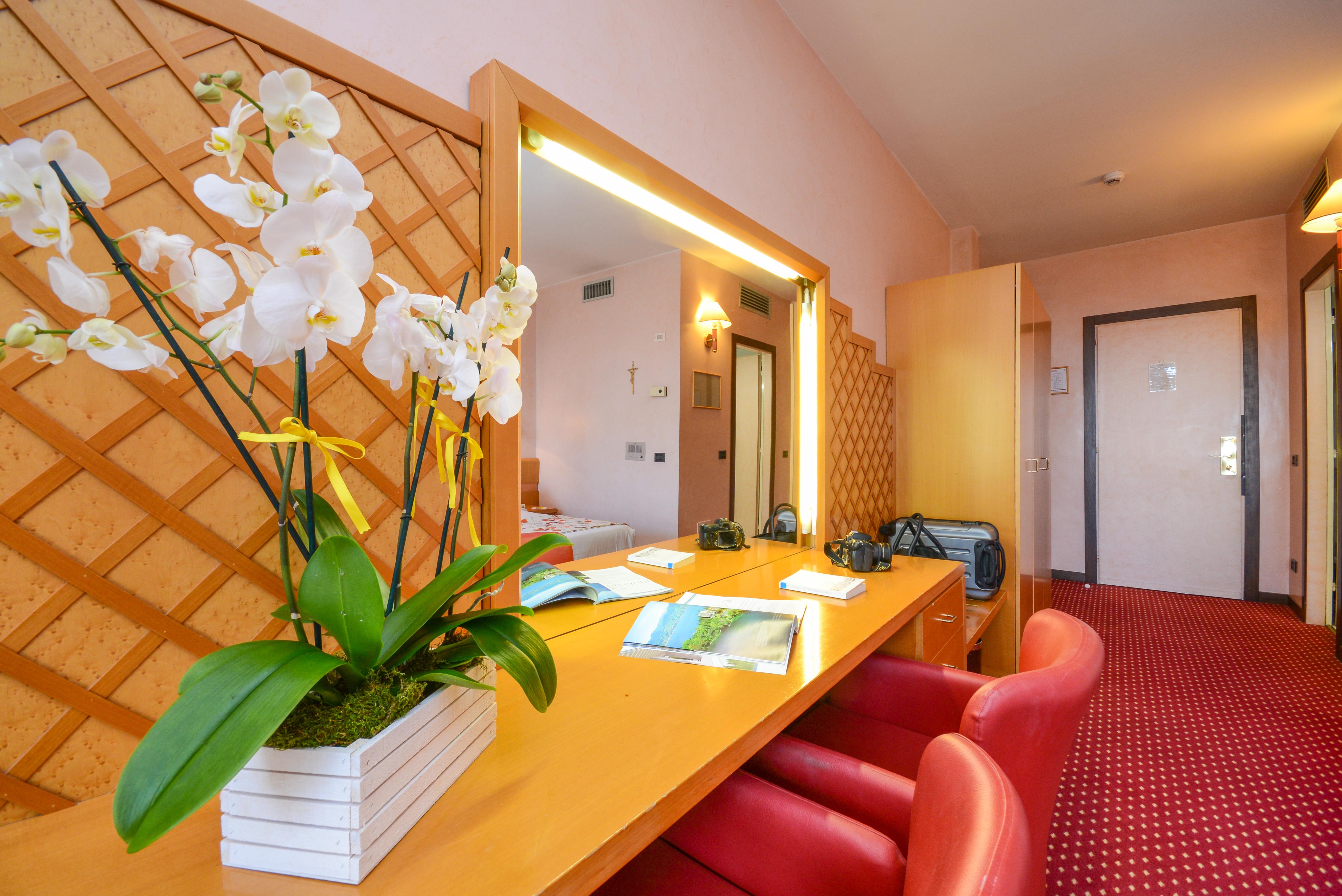 Hotel Oliveto Desenzano del Garda Luaran gambar