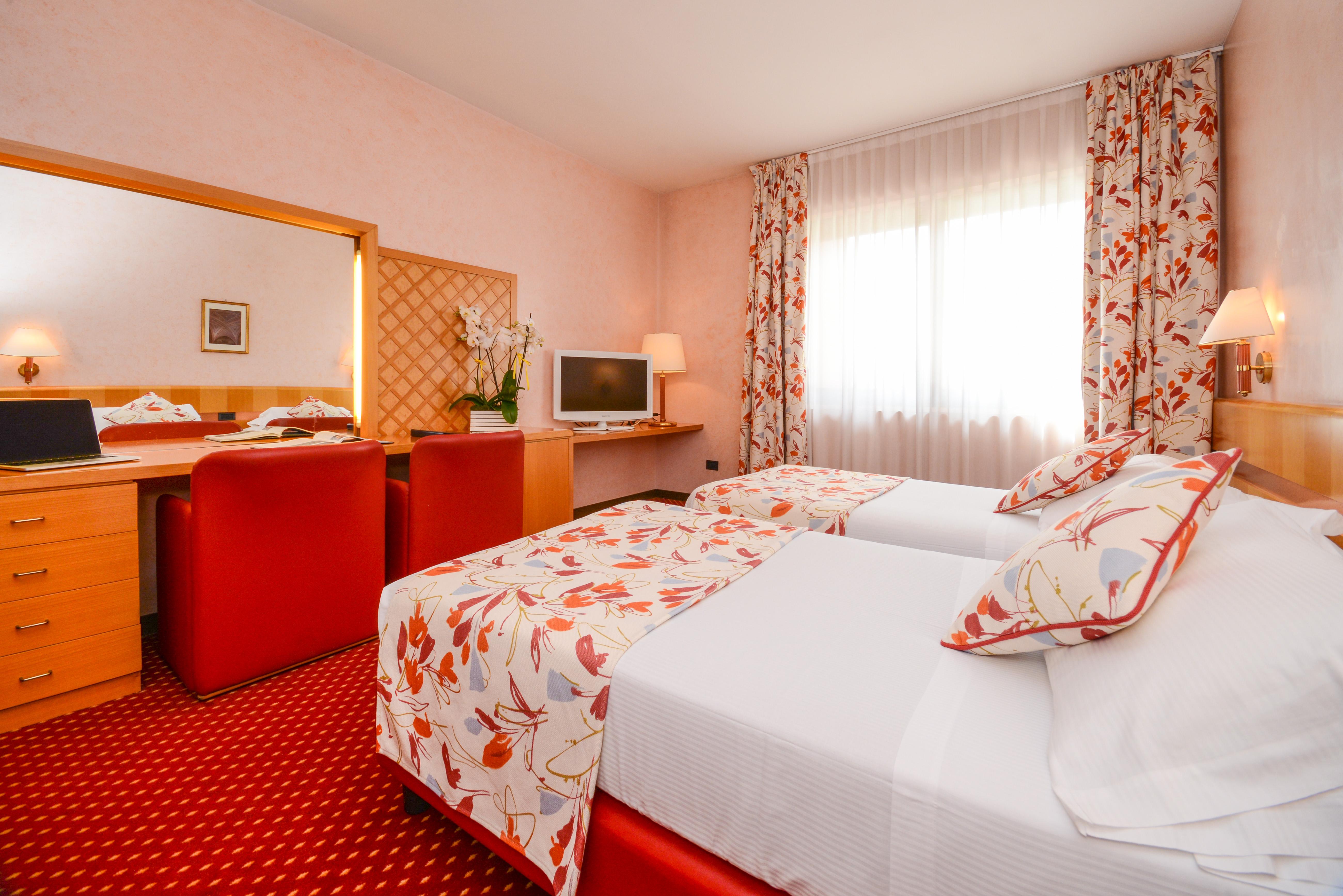 Hotel Oliveto Desenzano del Garda Luaran gambar