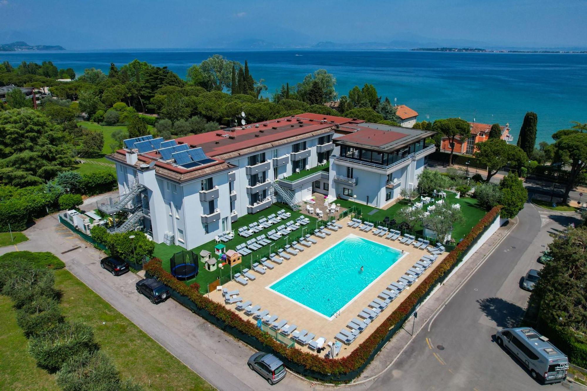Hotel Oliveto Desenzano del Garda Luaran gambar