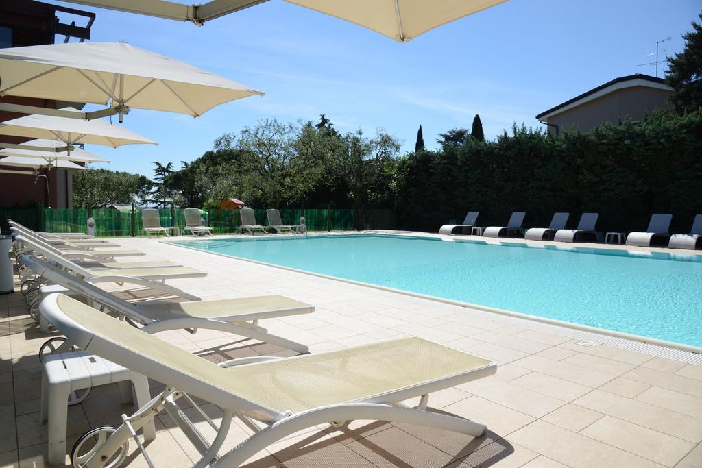 Hotel Oliveto Desenzano del Garda Luaran gambar