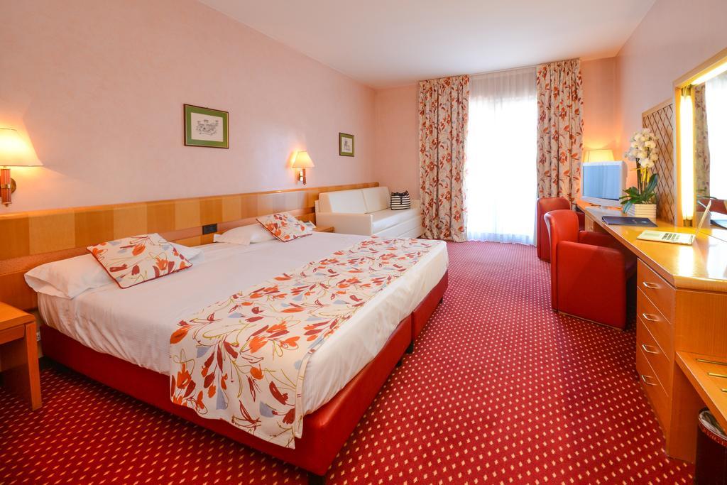 Hotel Oliveto Desenzano del Garda Luaran gambar