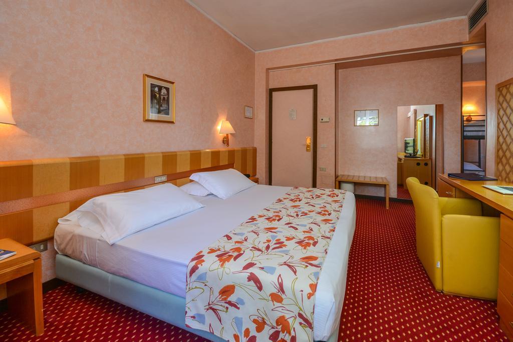 Hotel Oliveto Desenzano del Garda Luaran gambar