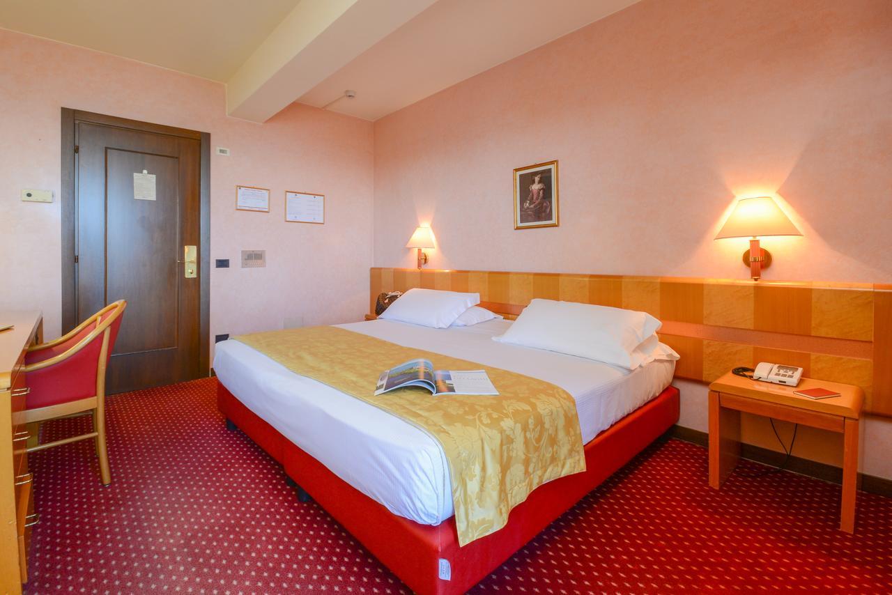 Hotel Oliveto Desenzano del Garda Luaran gambar