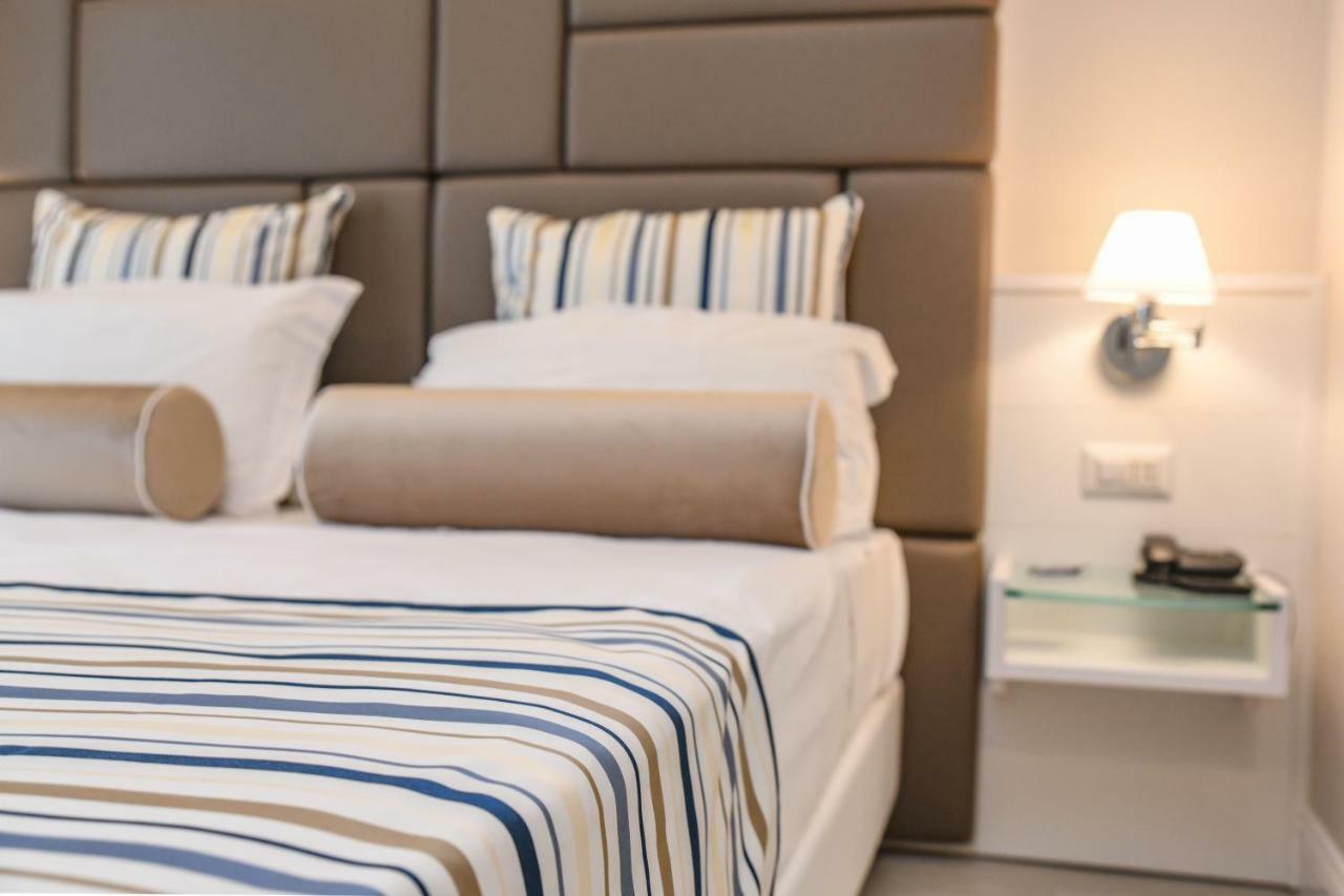 Hotel Oliveto Desenzano del Garda Luaran gambar